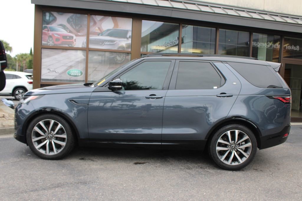 Certified 2025 Land Rover Discovery Dynamic SE image 9