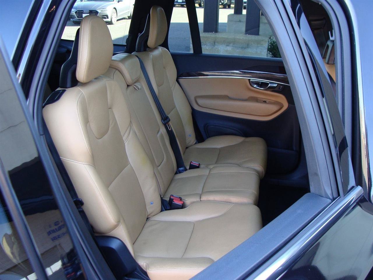 Used 2016 Volvo XC90 T6 Momentum w/ Momentum Plus Package AWD/4WD image 11