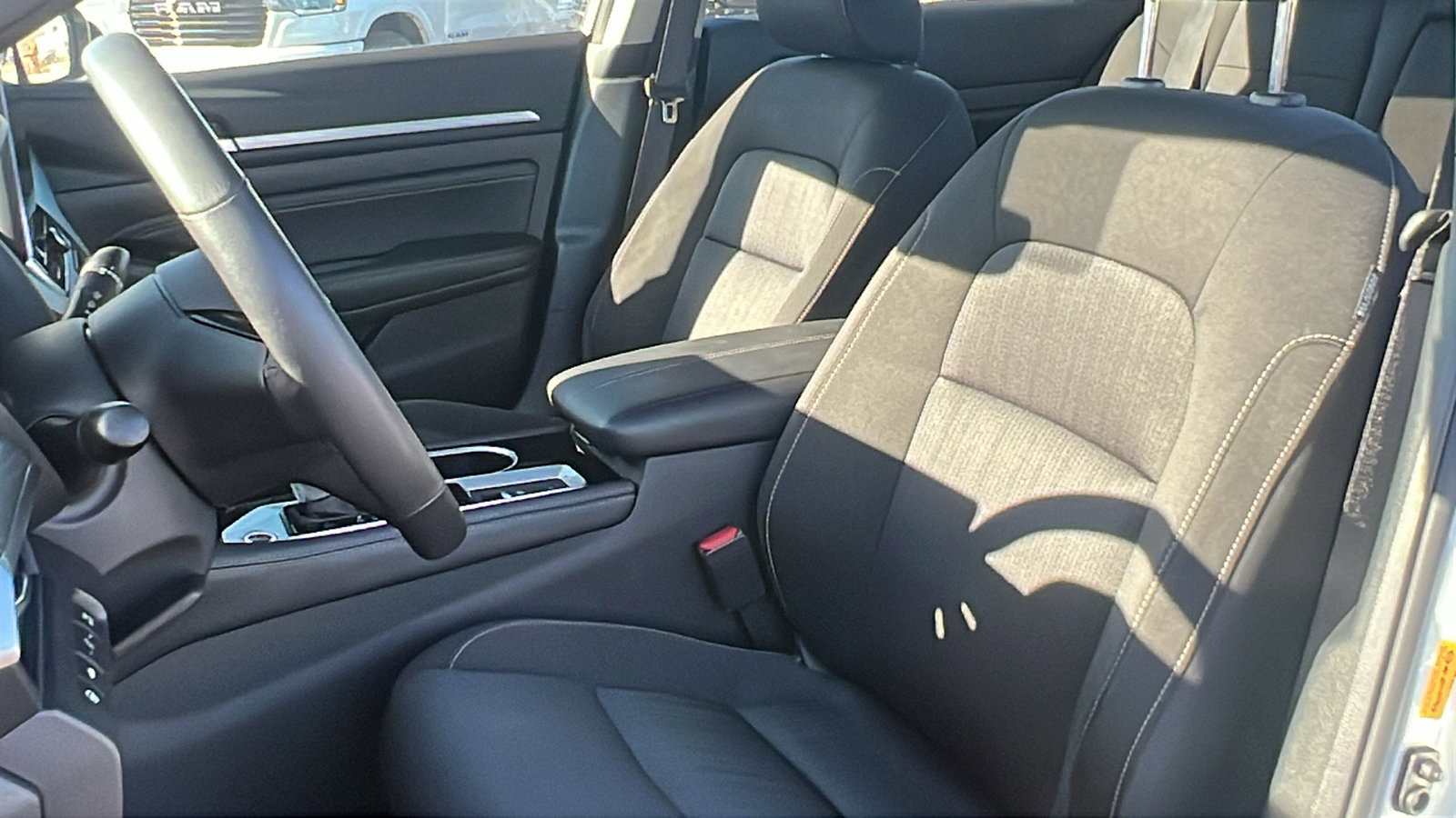 Used 2023 Nissan Altima 2.5 SV w/ SV Premium Package image 18