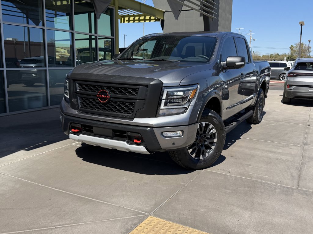 Used 2024 Nissan Titan PRO-4X w/ Pro-4x Convenience Package image 2