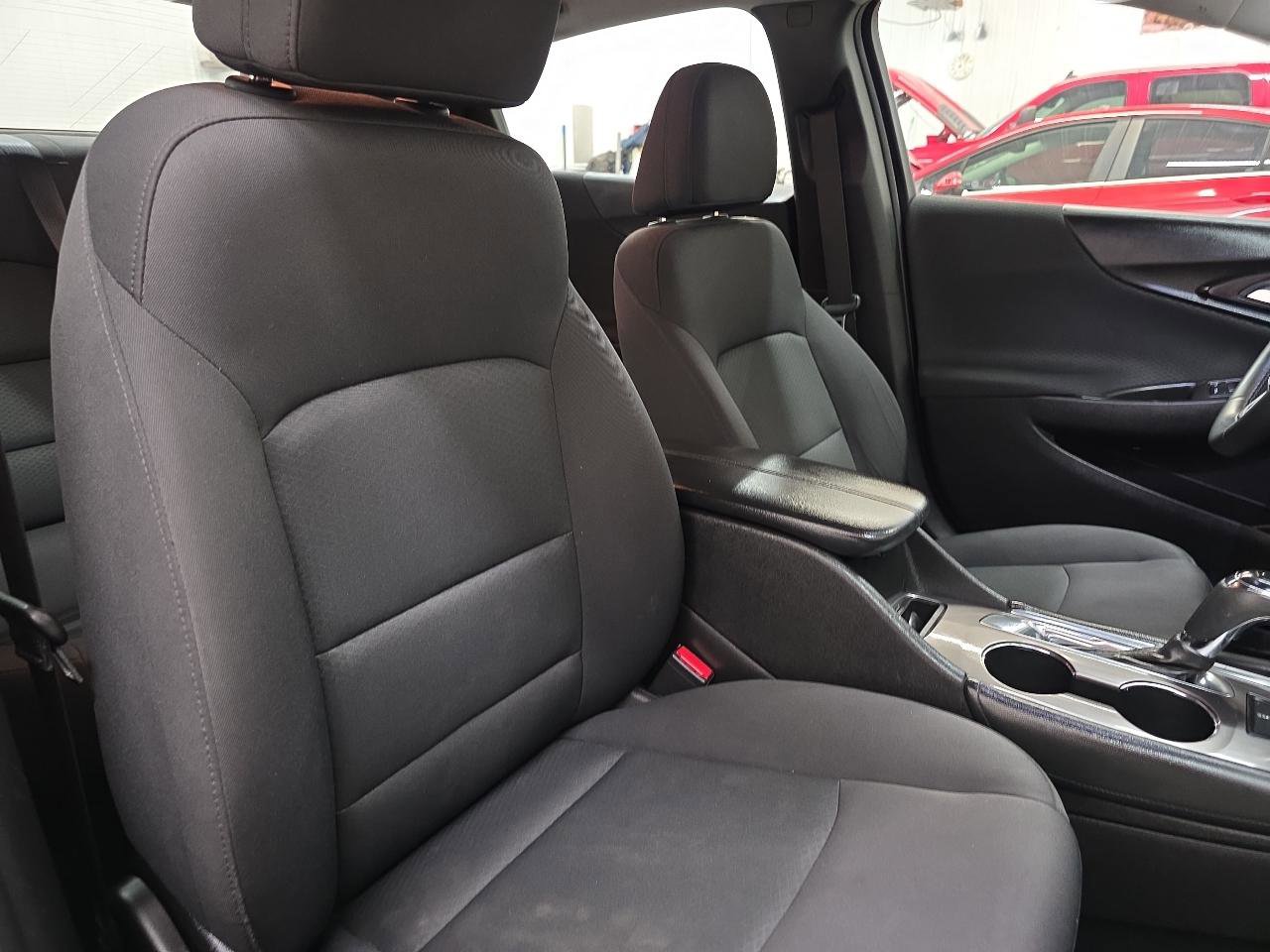 Used 2018 Chevrolet Malibu LT FWD image 44