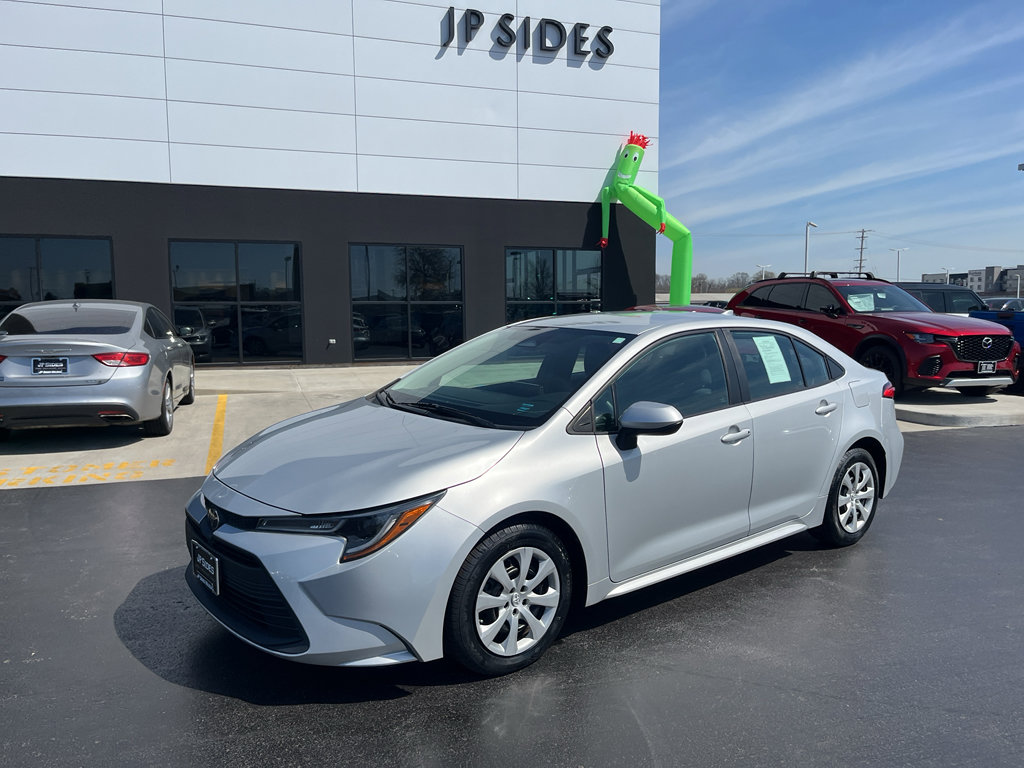 Used 2023 Toyota Corolla LE image 1