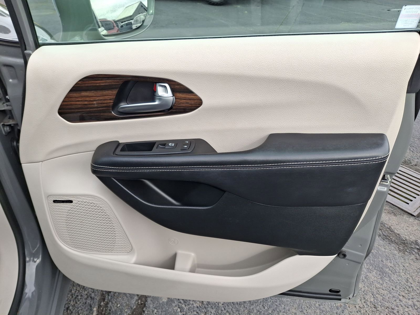 Certified 2022 Chrysler Pacifica Limited image 24