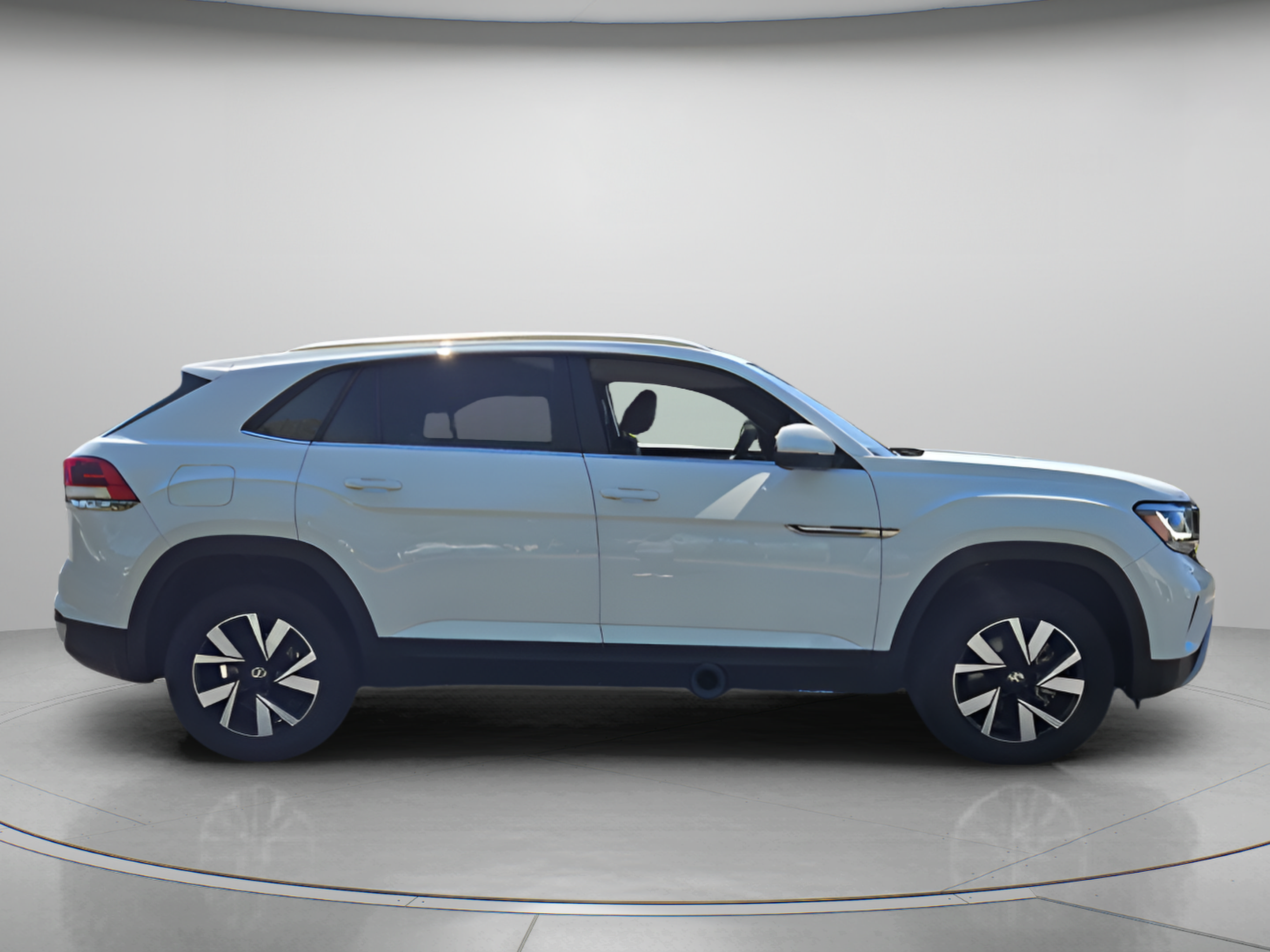 Used 2023 Volkswagen Atlas Cross Sport SE FWD image 6