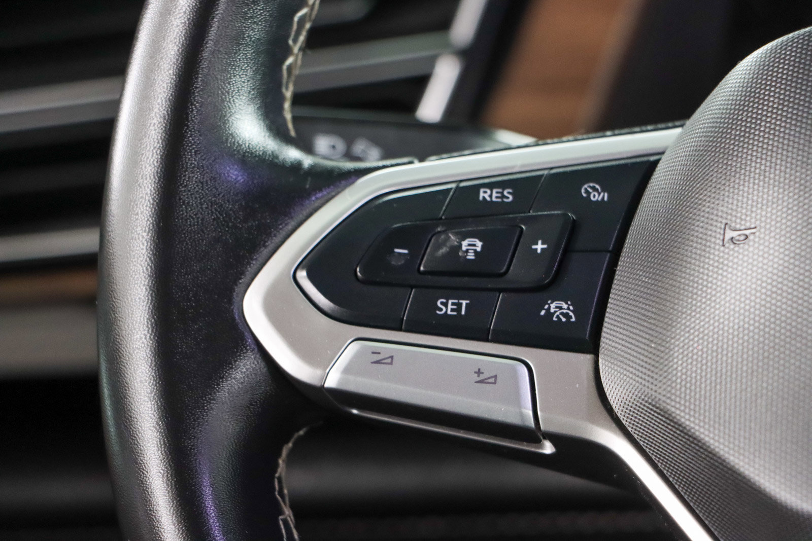 Used 2024 Volkswagen Atlas SE image 13