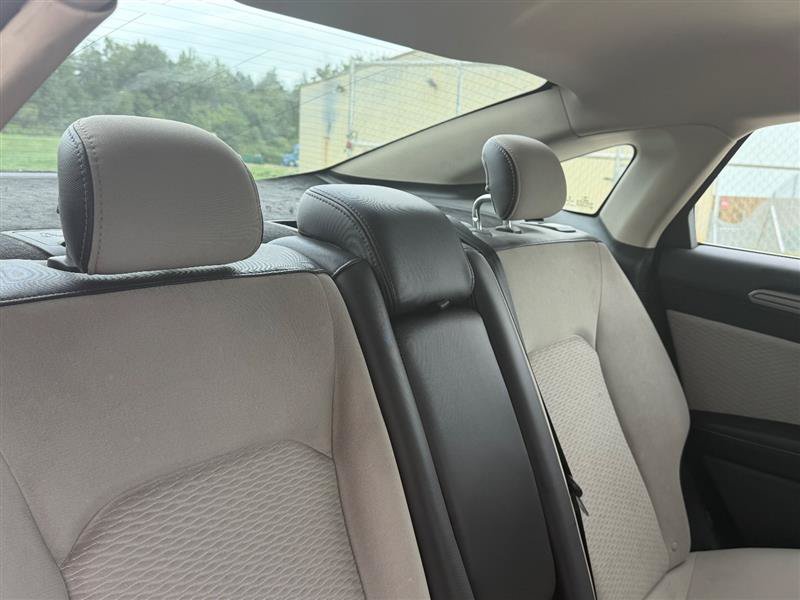 Used 2019 Ford Fusion SE w/ Equipment Group 151A FWD image 10
