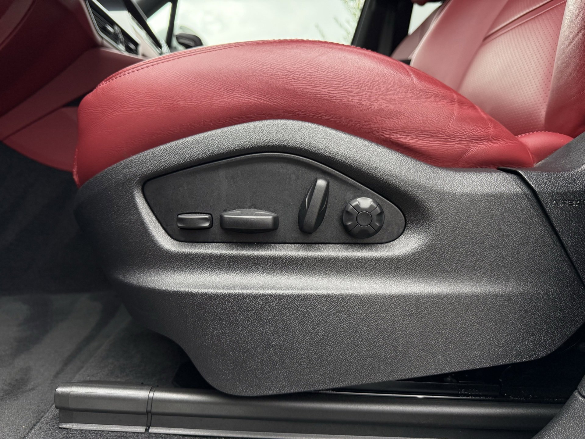 Used 2023 Porsche Cayenne image 28