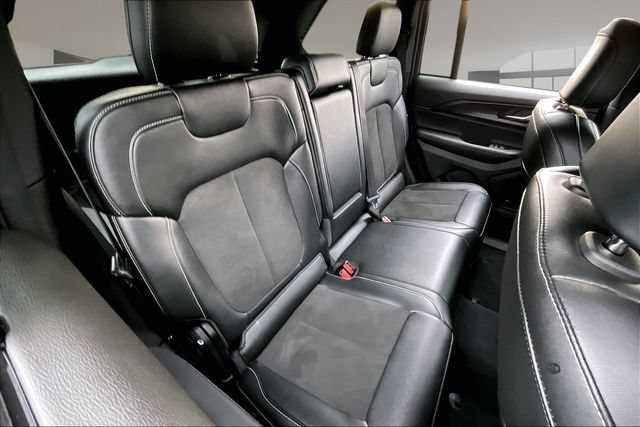 Used 2025 Jeep Grand Cherokee Altitude RWD image 22