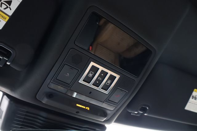 Used 2023 Land Rover Discovery S R-Dynamic image 22