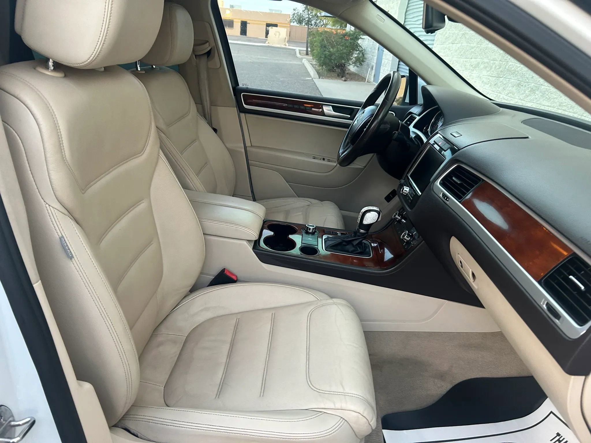 Used 2013 Volkswagen Touareg TDI image 16