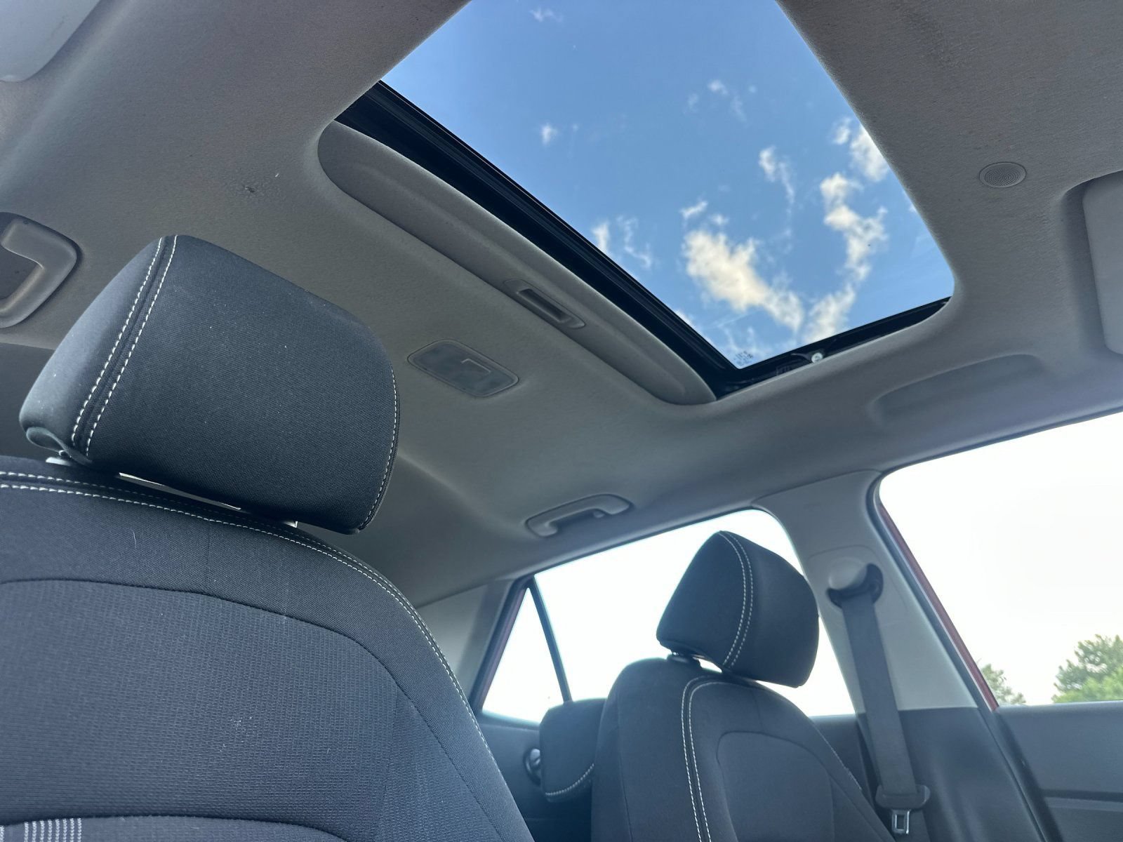 Used 2023 Hyundai Venue SEL FWD image 18