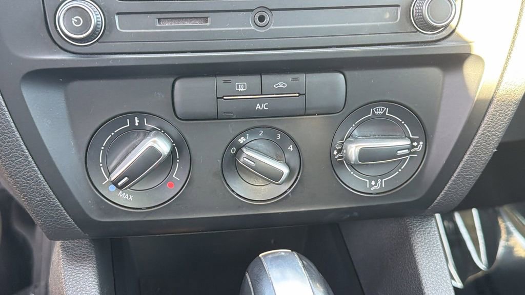 Used 2017 Volkswagen Jetta S image 14