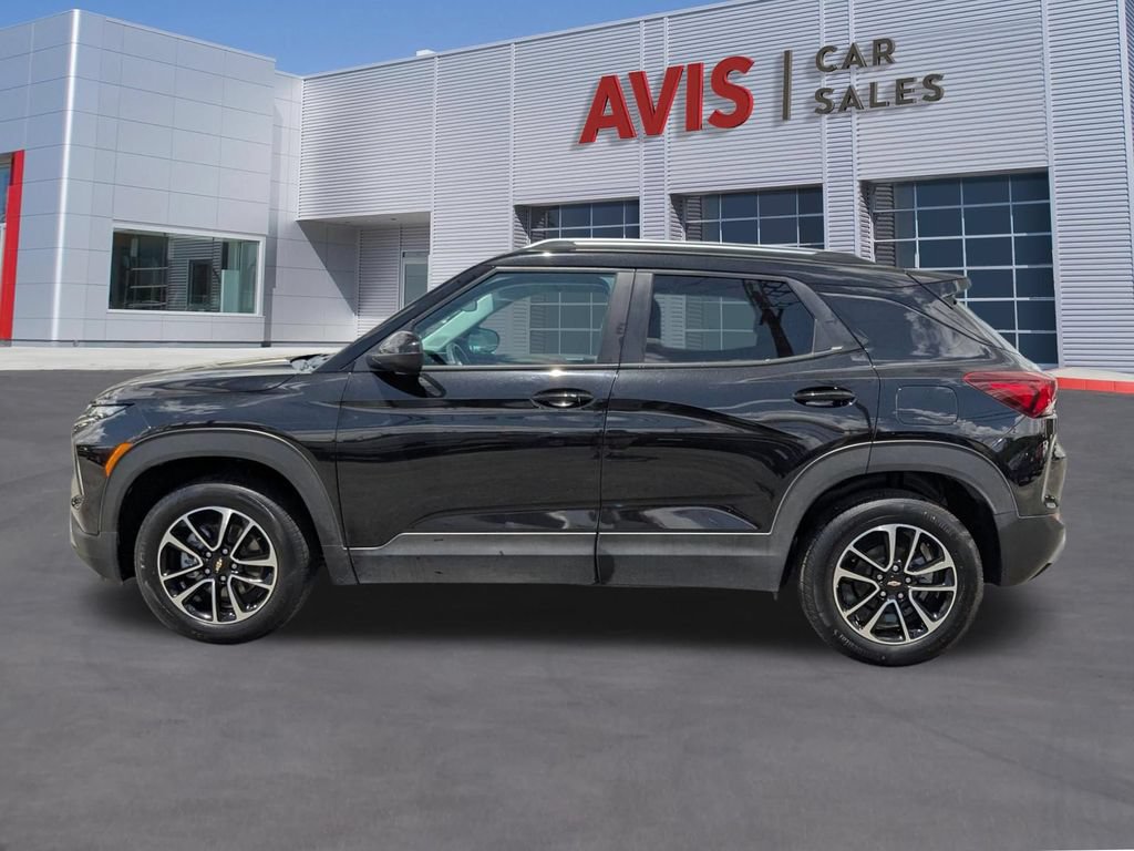 Used 2025 Chevrolet TrailBlazer LT AWD/4WD image 2