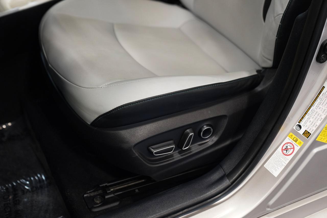 Used 2017 Toyota Prius Prime Premium w/ Carpet Mat Package FWD image 23