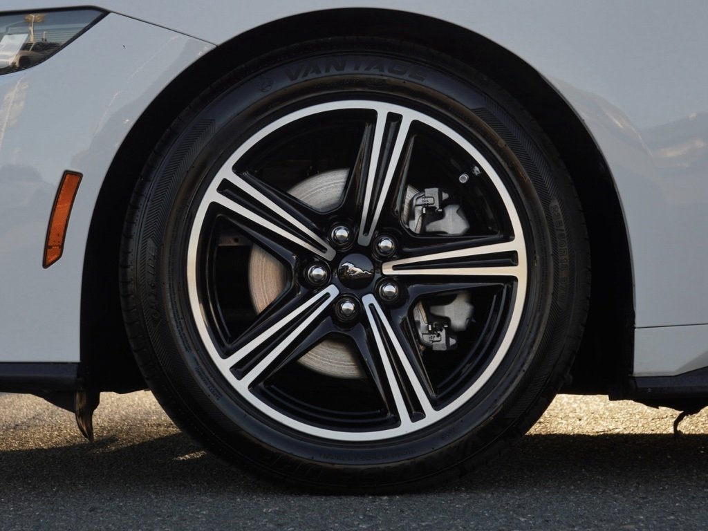 Used 2024 Ford Mustang Convertible image 10