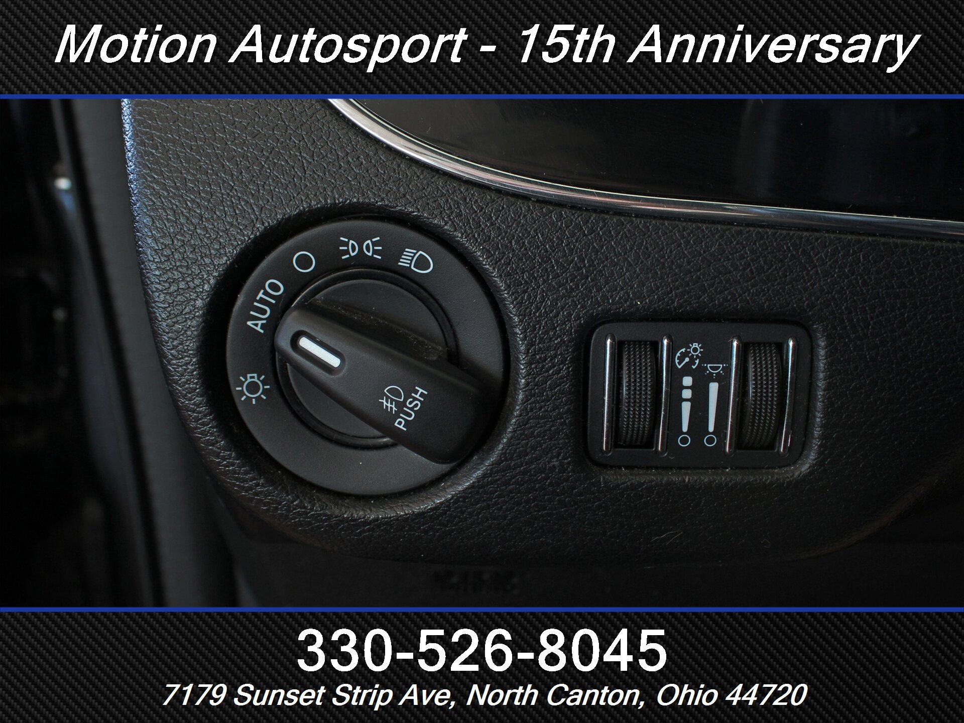 Used 2015 Chrysler Town & Country S w/ Driver Convenience Group FWD image 16