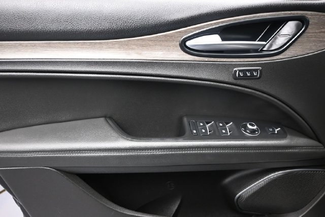 Used 2023 Alfa Romeo Stelvio Ti AWD/4WD image 8