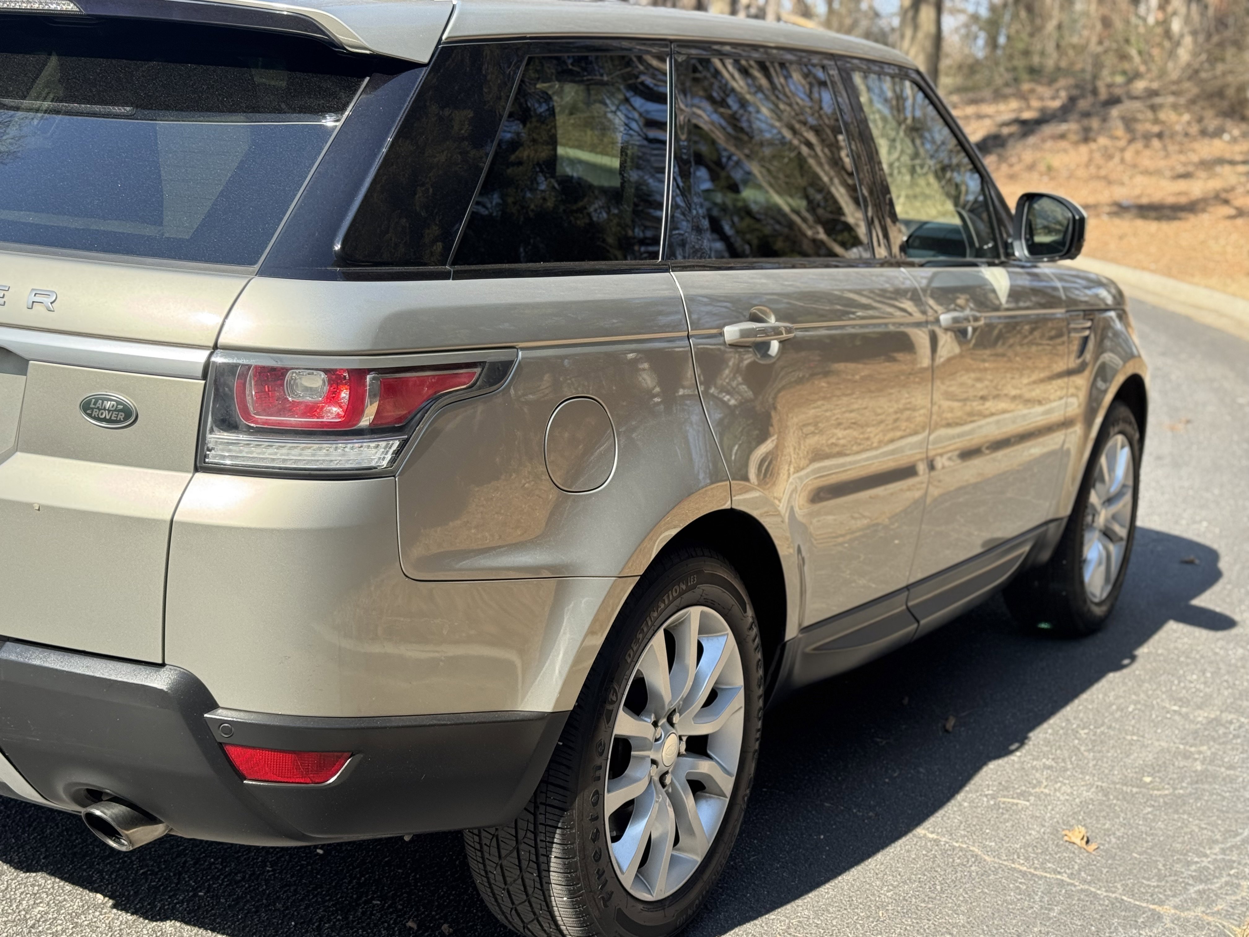 Used 2014 Land Rover Range Rover Sport HSE image 15