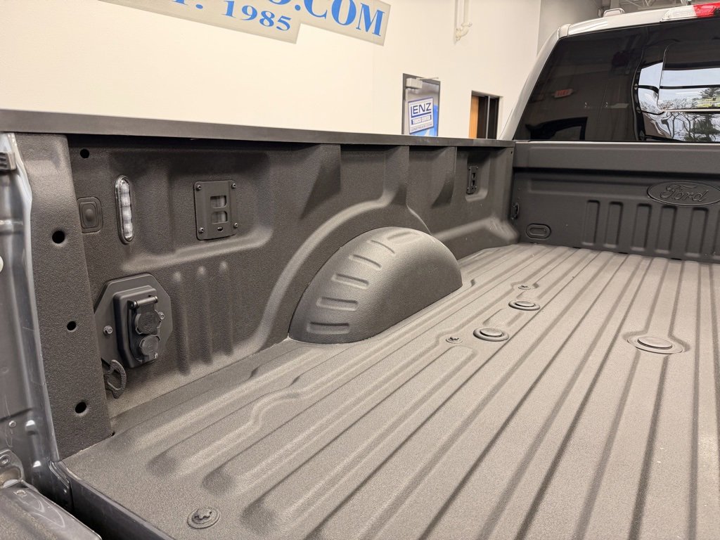 Used 2025 Ford F450 Platinum w/ FX4 Off-Road Package image 9