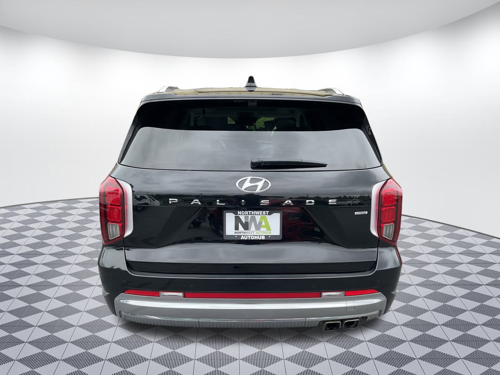 Used 2024 Hyundai Palisade Calligraphy image 4