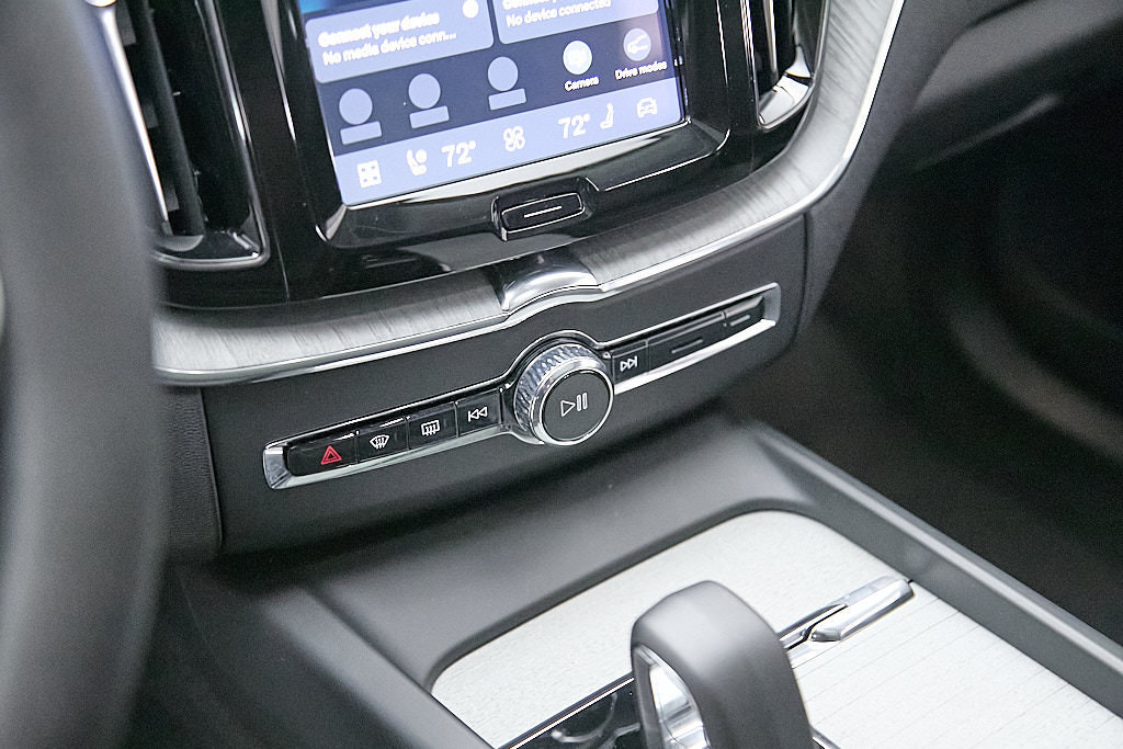 Certified 2025 Volvo XC60 T8 Plus w/ Protection Package Premier AWD/4WD image 17