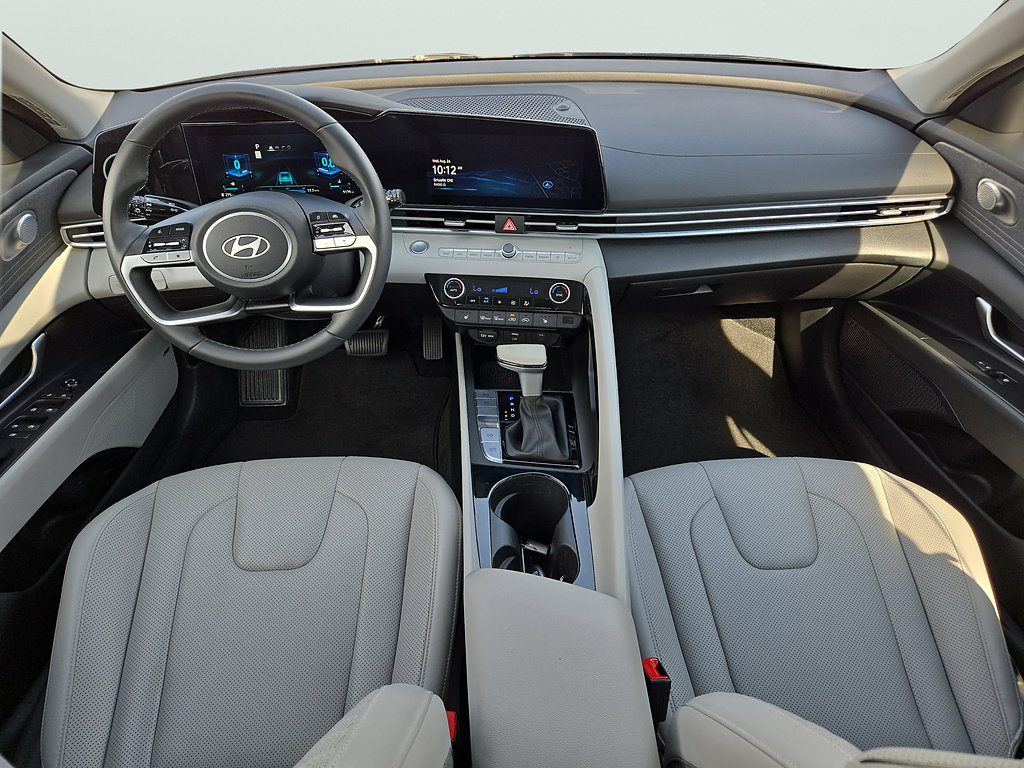 Certified 2025 Hyundai Elantra Limited FWD image 9