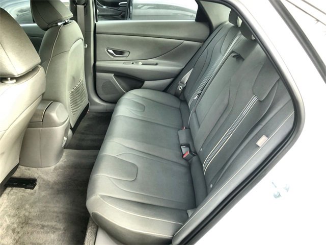 Used 2025 Hyundai Elantra SEL image 23
