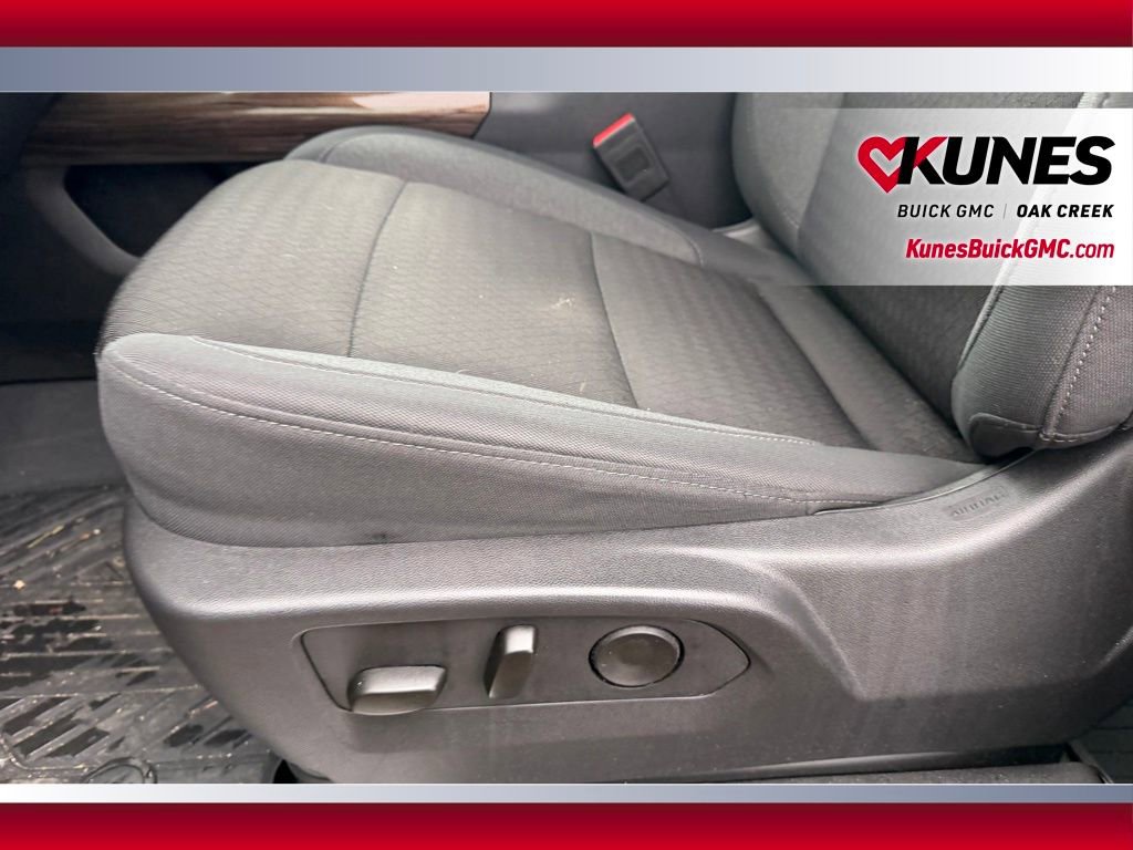 Used 2025 Chevrolet Silverado 1500 LT AWD/4WD image 9