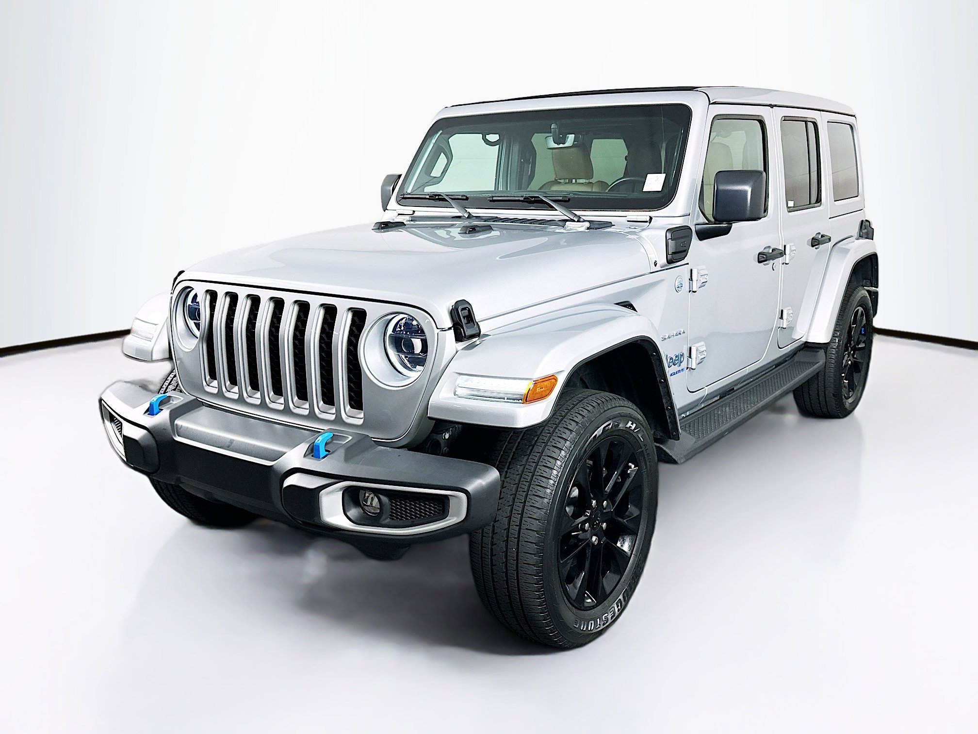 Used 2023 Jeep Wrangler Sahara w/ Cold Weather Group AWD/4WD image 3