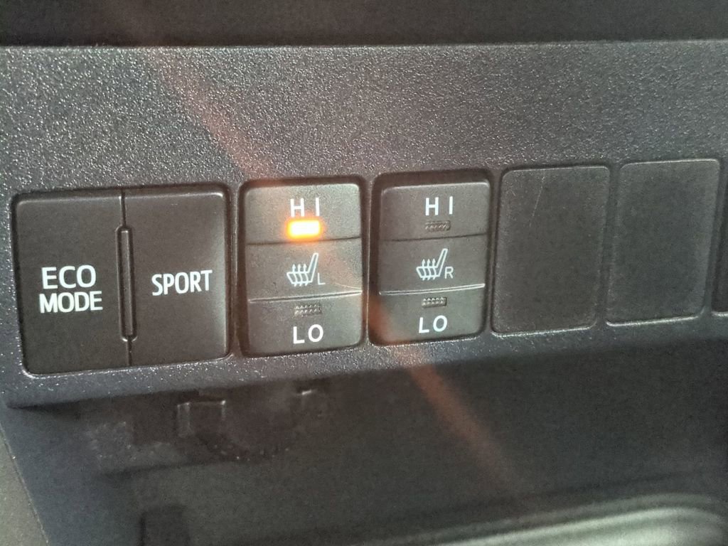 Used 2016 Toyota RAV4 SE FWD image 29