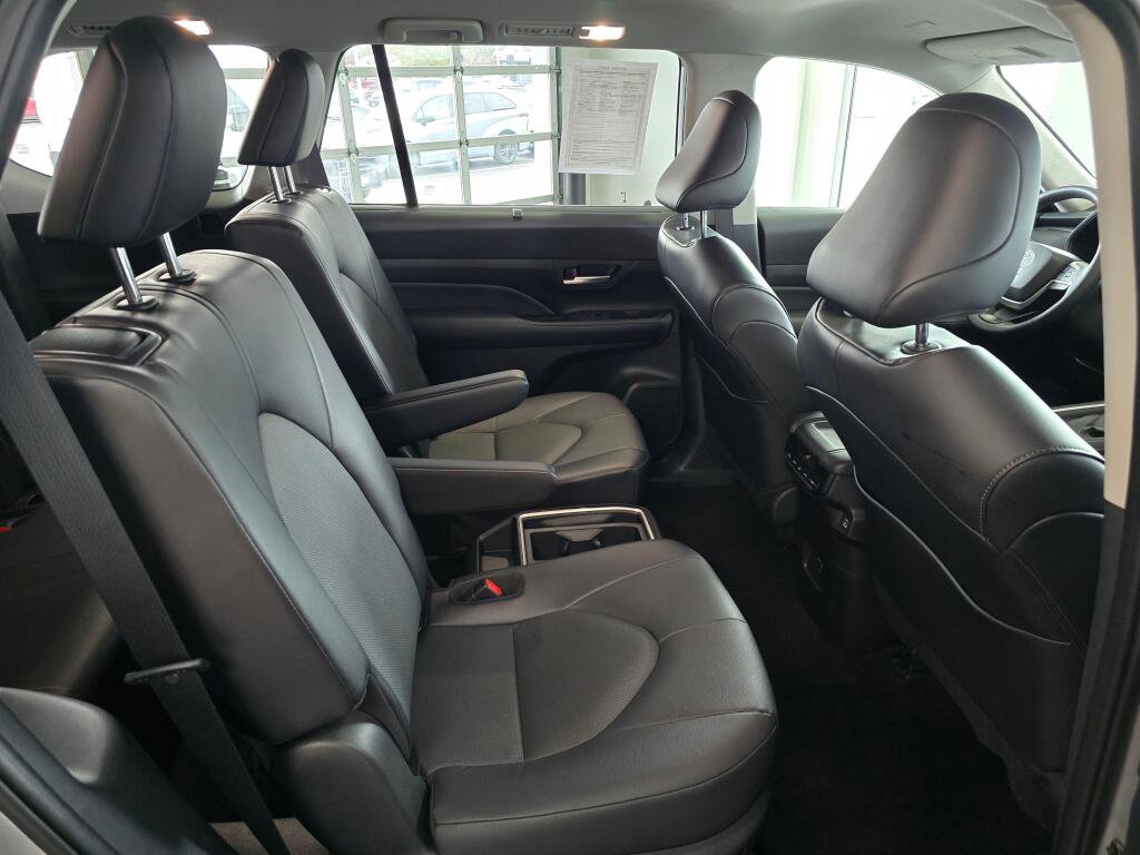 Used 2025 Toyota Grand Highlander AWD image 43