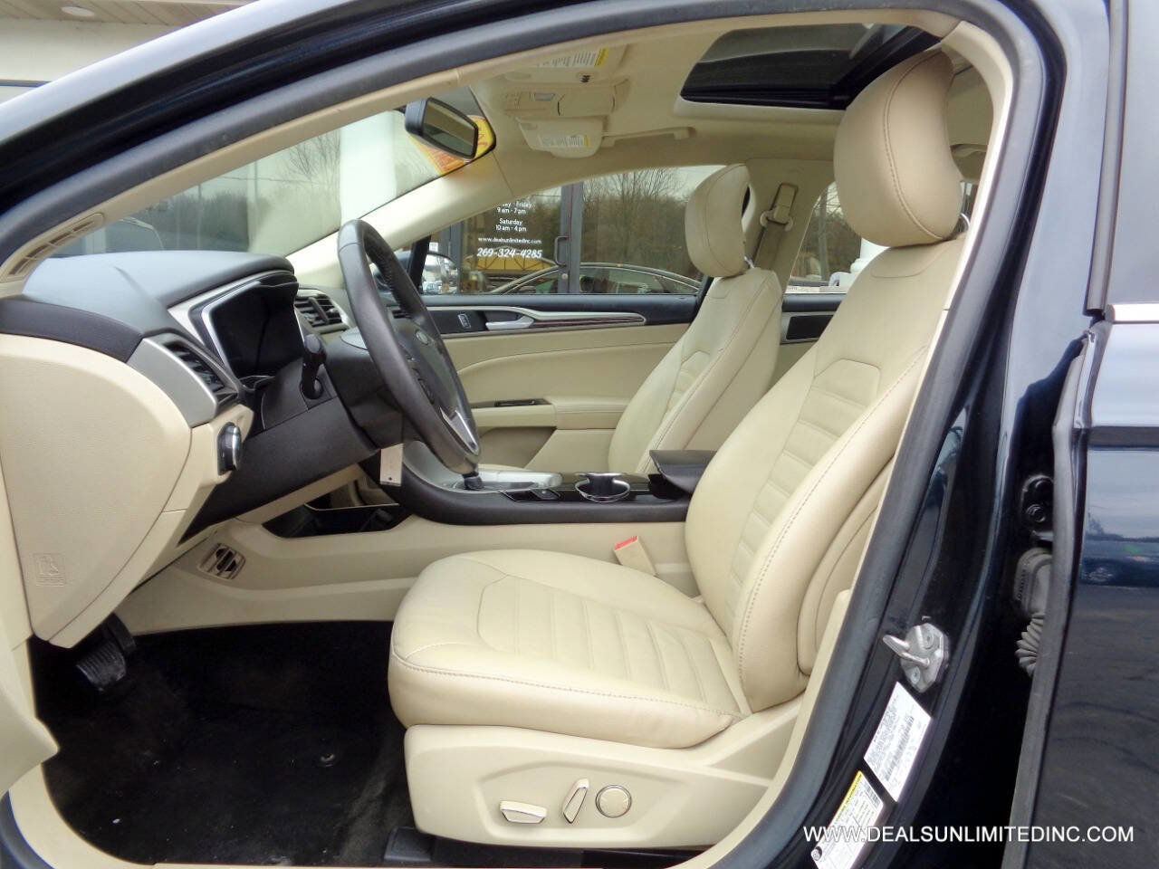 Used 2014 Ford Fusion SE w/ Equipment Group 202A FWD image 9