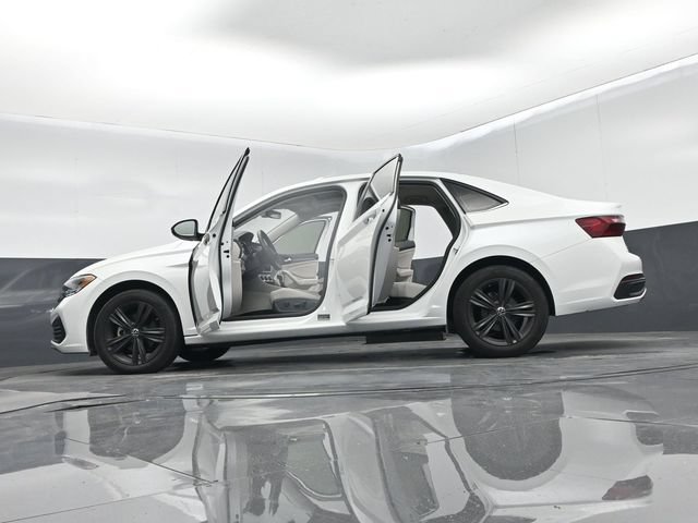 Used 2024 Volkswagen Jetta SE FWD image 70