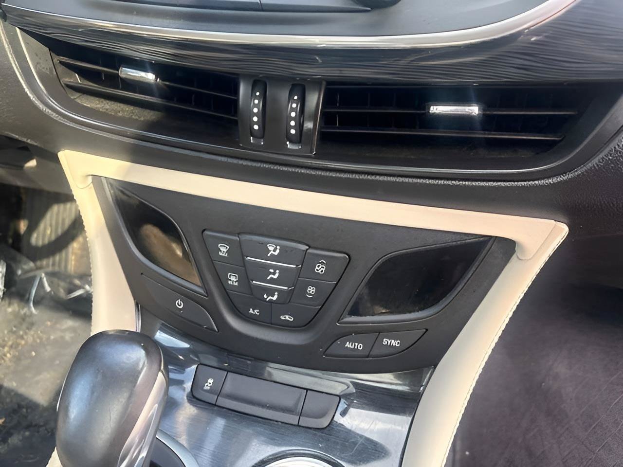 Used 2017 Buick Envision Essence FWD image 14