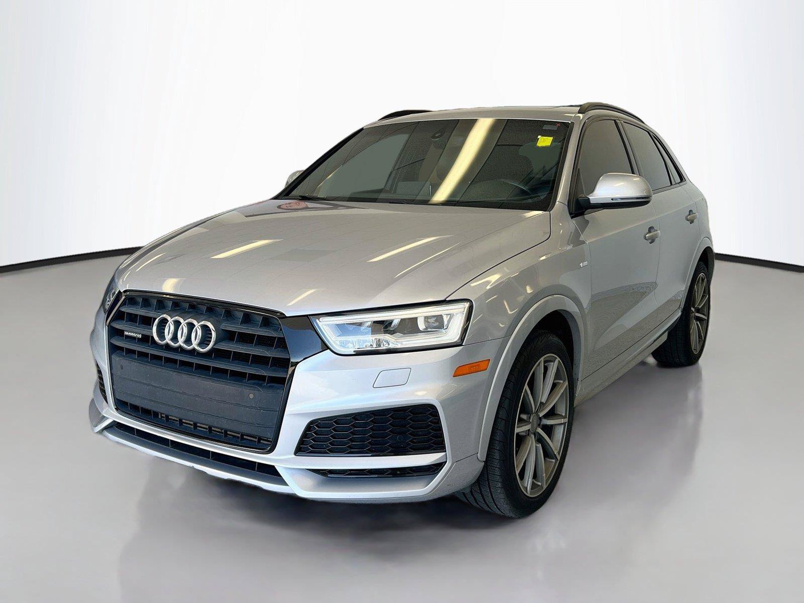 Used 2018 Audi Q3 2.0T Premium Plus w/ Premium Plus Package AWD/4WD image 4