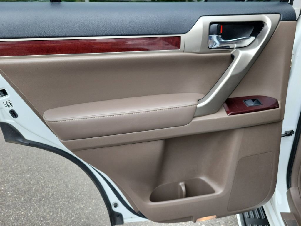 Used 2018 Lexus GX 460 Premium w/ Premium Package AWD/4WD image 10