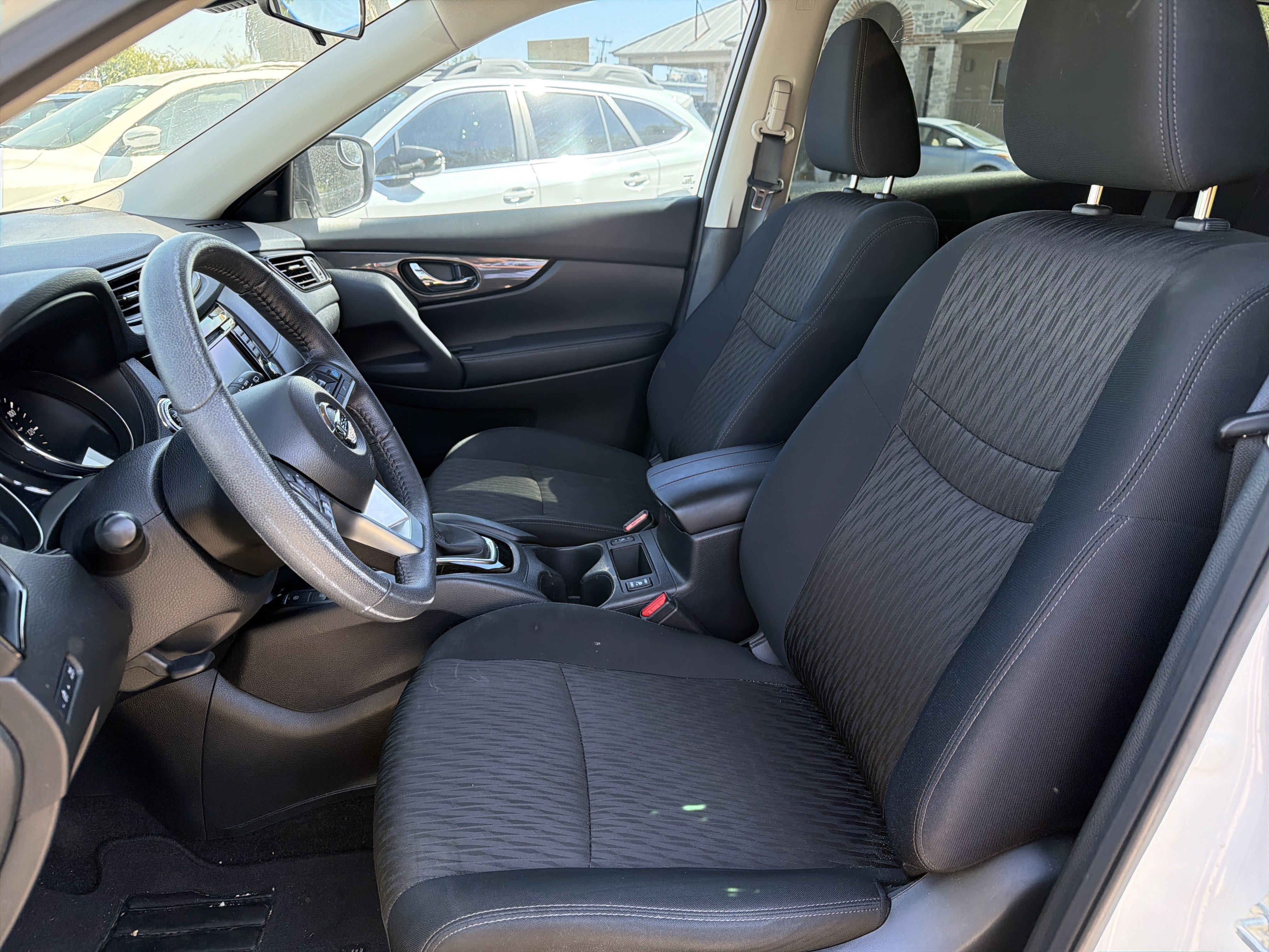 Used 2020 Nissan Rogue SV w/ Premium Package FWD image 24