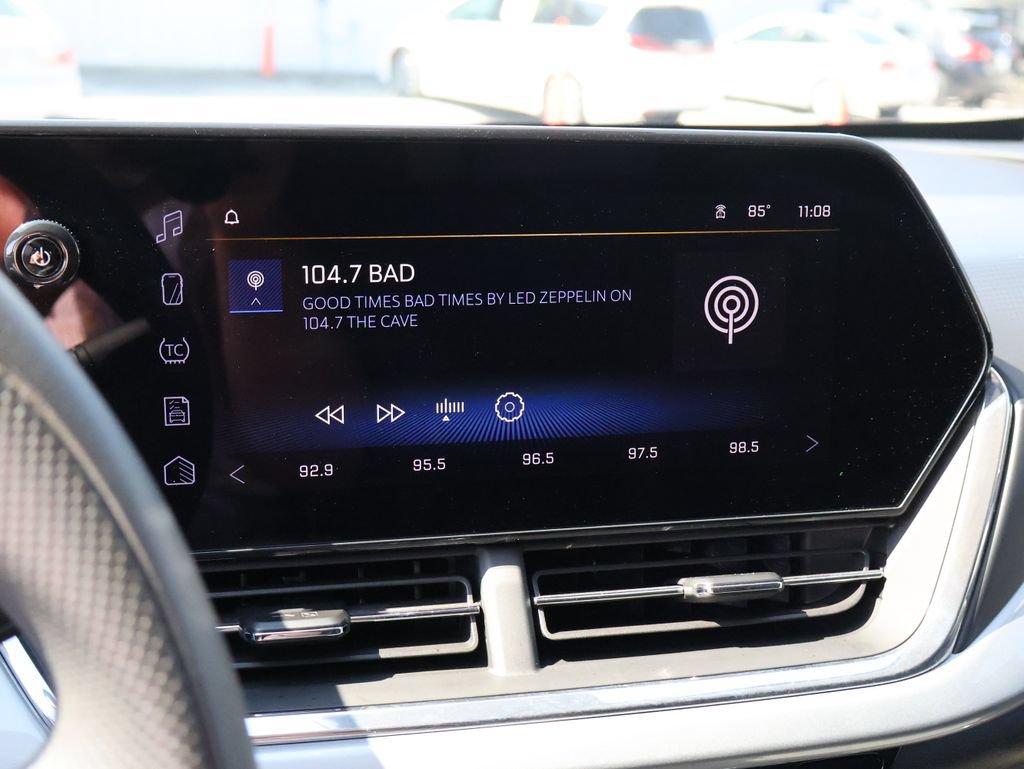Used 2025 Chevrolet Trax LT FWD image 31