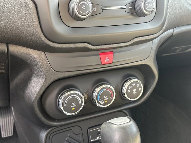 Used 2016 Jeep Renegade Latitude image 30