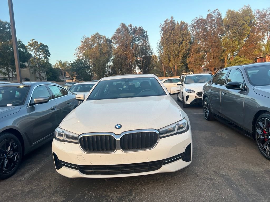 Used 2023 BMW 530i w/ Convenience Package RWD image 2