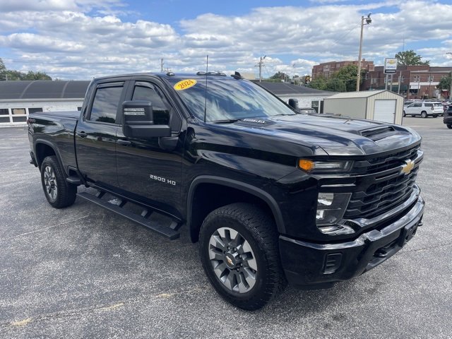 Used 2024 Chevrolet Silverado 2500 Custom w/ Custom Value Package image 3