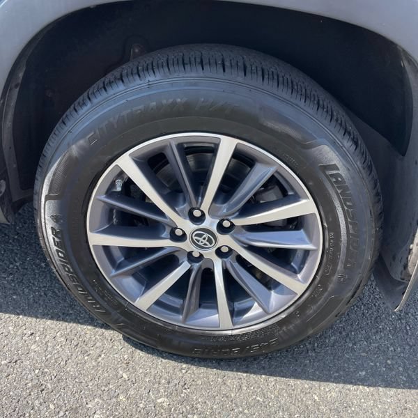 Used 2019 Toyota Highlander XLE AWD/4WD image 34