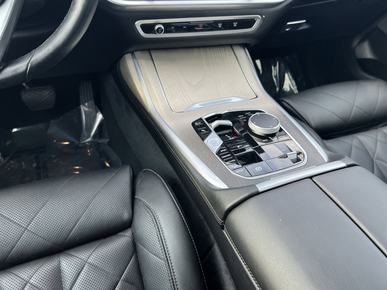 Used 2024 BMW X7 xDrive40i w/ Premium Package image 23