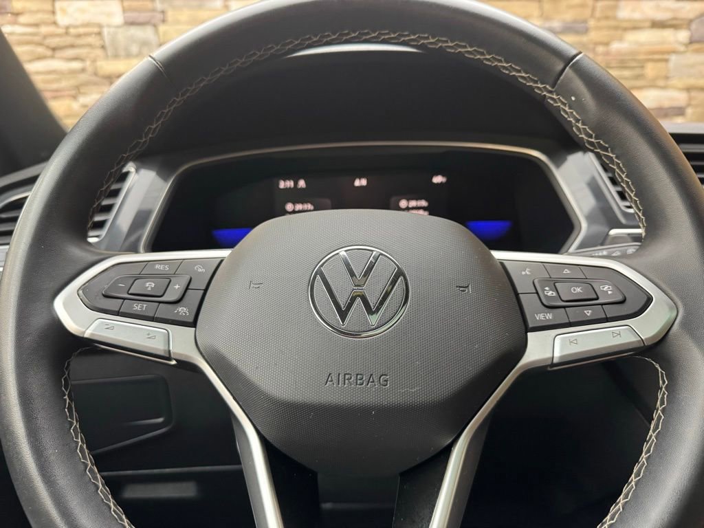 Used 2023 Volkswagen Tiguan SE w/ Panoramic Sunroof Package image 16