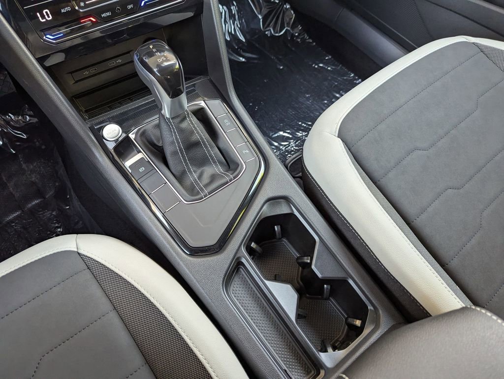 Certified 2025 Volkswagen Taos SE FWD image 13