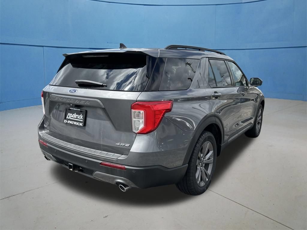 Used 2023 Ford Explorer XLT w/ Equipment Group 202A AWD/4WD image 11