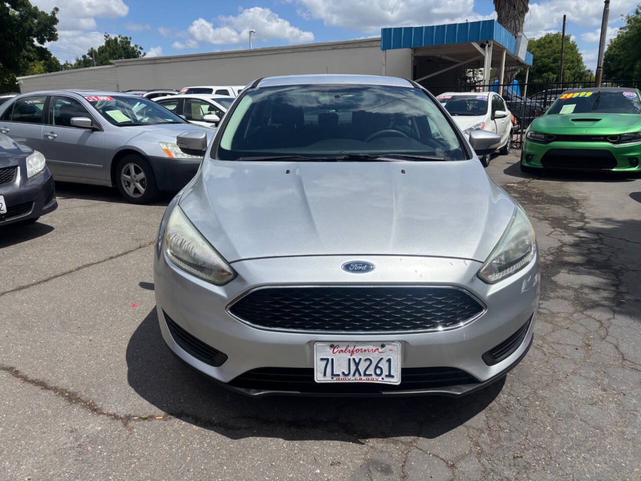 Used 2015 Ford Focus SE FWD image 2