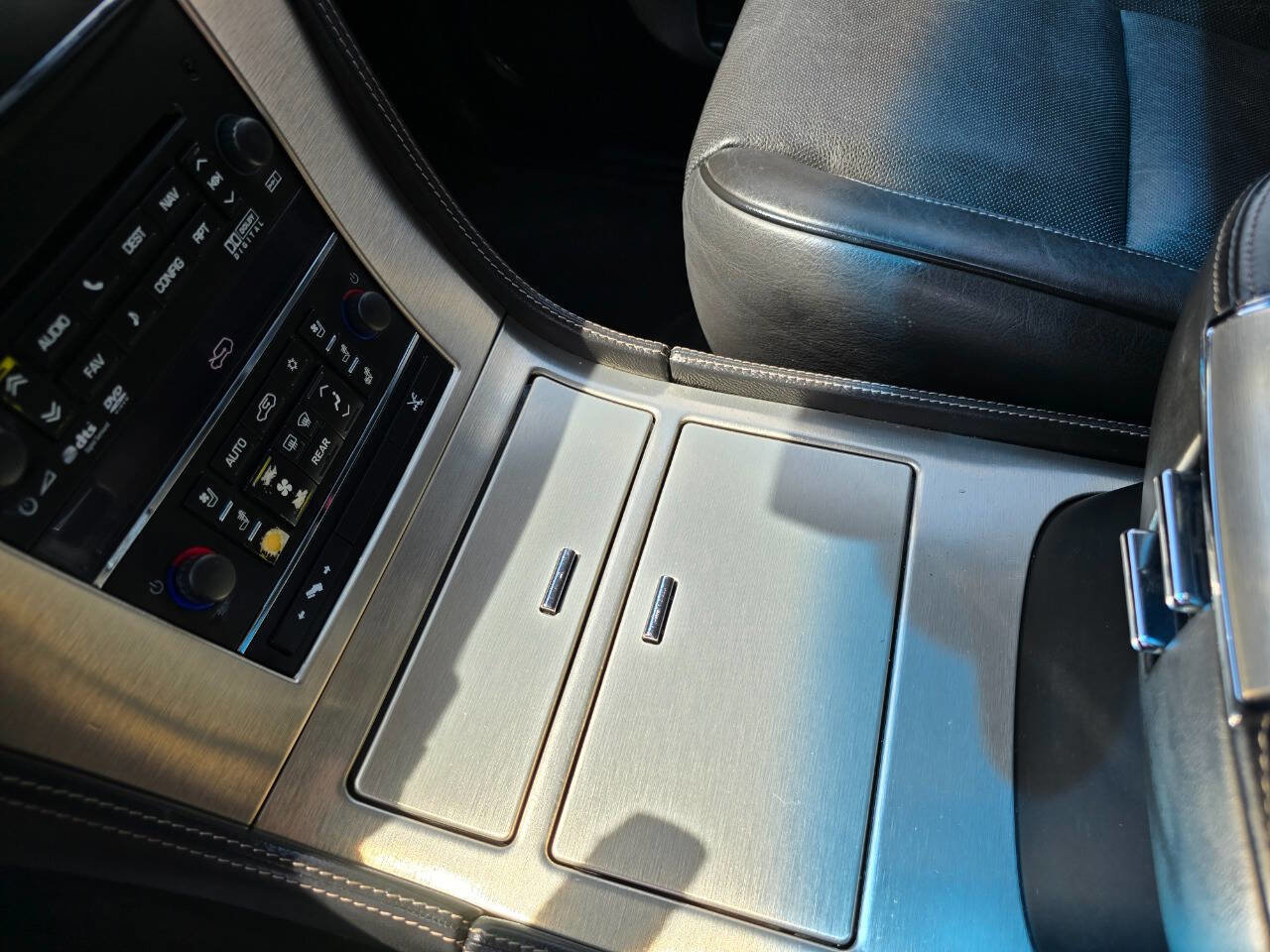 Used 2014 Cadillac Escalade Platinum image 22