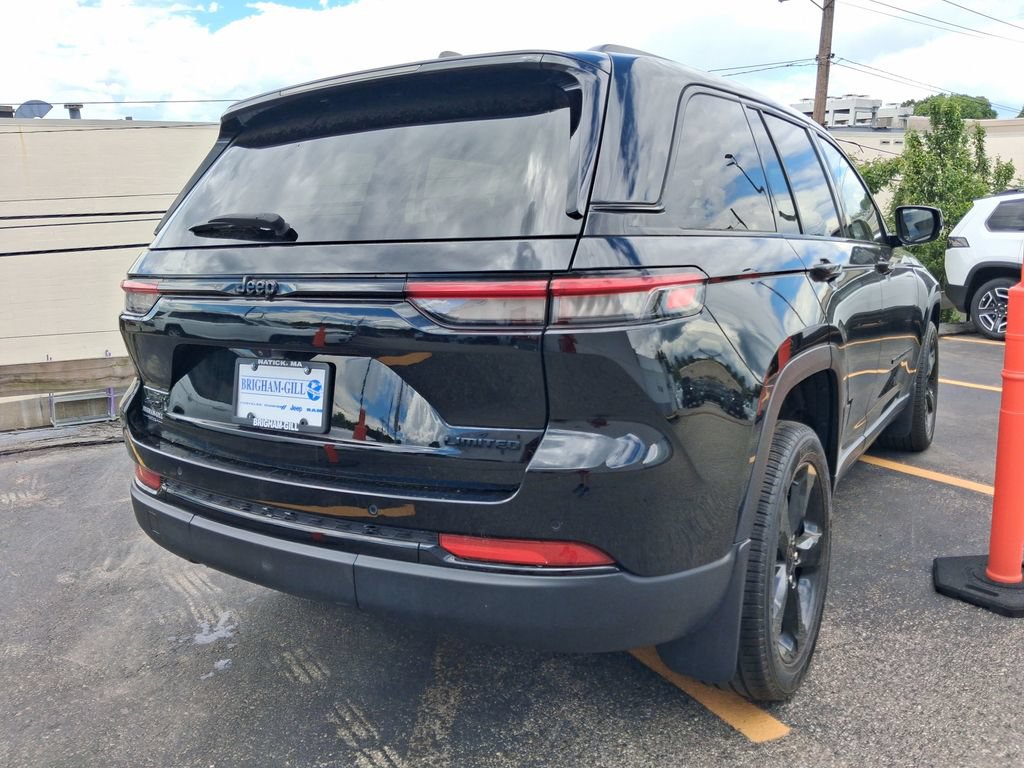 Certified 2023 Jeep Grand Cherokee Overland w/ Luxury Tech Group IV AWD/4WD image 15