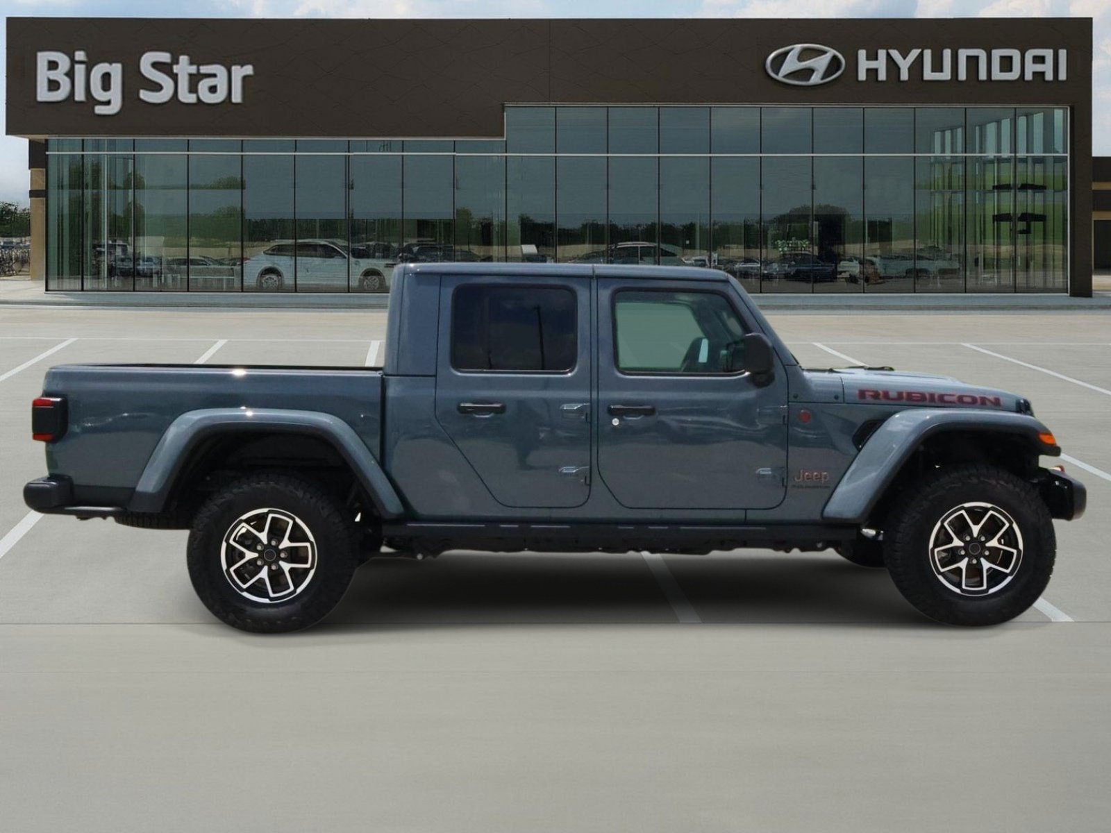 Used 2025 Jeep Gladiator Rubicon w/ Convenience Group AWD/4WD image 5
